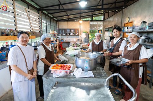 ภาพ No.142390:พิธีทอดผ้าป่า เพื่อสมทบทุนสร้างมหาวิหาร วันเสาร์ ที่ 22 มิถุนายน พ.ศ. 2567 ณ ศูนย์ปฏิบัติธรรมแก้วภูเรือ อ.ภูเรือ จ.เลย