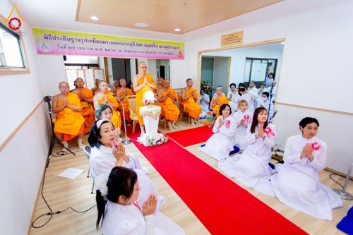 ภาพ No.221251:วันศุกร์ที่ 25 เมษายน พ.ศ. 2568 พิธีอัญเชิญรูปเหมือนพระมงคลเทพมุนี (สด จนฺทสโร) พระผู้ปราบมาร พิธีทอดผ้าป่าสามัคคี 25 ปี พิธีถวายสังฆทาน 15 วัด แด่เจ้าอาวาสภาคพื้นเอเชีย และแอฟริกา ในวาระครบ 25 ปี วัดพระธรรมกายโอซาก้า ประเทศญี่ปุ่น