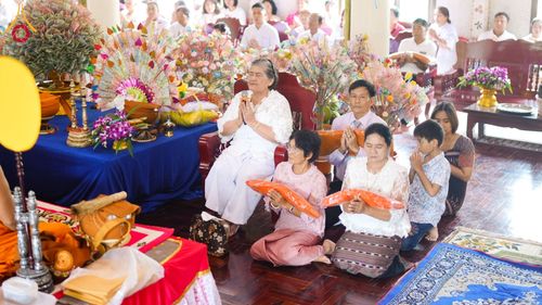 ภาพ No.183330:พิธีทอดกฐิน ณ วัดสำนักสงฆ์ห้วยเสือ จ.ราชบุรี ในโครงการทอดกฐินสามัคคีทั่วไทย 30,000 วัด บูชาธรรม 80 ปี หลวงพ่อธัมมชโย โดยคณะศิษยานุศิษย์วัดพระธรรมกาย วันที่ 20 ตุลาคม พ.ศ. 2567