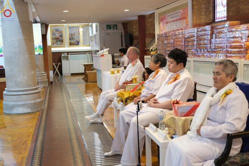 ภาพ No.161353:วัดพระธรรมกายลอนดอน สหราชอาณาจักร จัดงานบุญ น้อมถวายเป็นพุทธบูชา และบูชาธรรมเนื่องในวาระ 140 ปี วันคล้ายวันเกิดด้วยรูปกายเนื้อของ พระมงคลเทพมุนี (สด จนฺทสโร) พระผู้ปราบมาร ในวันที่ 10 ตุลาคม พ.ศ. 2567