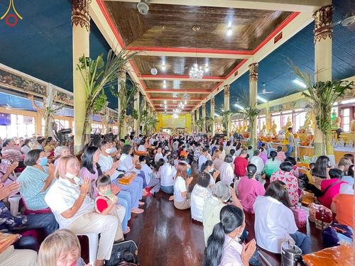 ภาพ No.166912:พิธีทอดกฐิน ณ วัดมะเกลือ ต.คลองโยง อ.พุทธมณฑล จ.นครปฐม ในโครงการกฐินสามัคคีทั่วไทย 30,000 วัด บูชาธรรม 80 ปี หลวงพ่อธัมมชโย โดยคณะศิษยานุศิษย์วัดพระธรรมกาย วันที่ 20 ตุลาคม พ.ศ. 2567