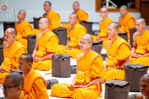 ภาพ No.189161:พระธรรมยาตราปฏิบัติธรรม และถ่ายภาพหมู่ประวัติศาสตร์ ในโครงการธรรมยาตรา กตัญญูบูชา มหาปูชนียาจารย์ พระมงคลเทพมุนี(สด จนฺทสโร) พระผู้ปราบมาร อนุสรณ์สถาน 7 แห่ง ปีที่ 13 วันที่ 4 มกราคม พ.ศ. 2568 ณ อนุสรณ์สถานมหาวิหารพระมงคลเทพมุนี (โลตัสแลนด์) อ.สองพี่น้อง