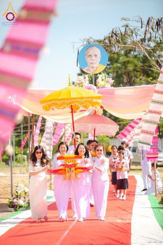 ภาพ No.175080:พิธีทอดกฐินสถาปนา แผ่นสิริฉะทะนะรัสมี(หลังคา) อาคาร 80 ปี หลวงพ่อธัมมชโย ณ ศูนย์ปฏิบัติธรรมวิหารแดง จ.สระบุรี วันเสาร์ที่ 9 พฤศจิกายน พ.ศ. 2567