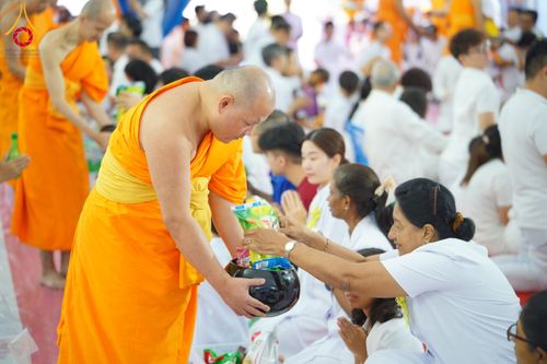 ภาพ No.168041:พิธีทอดกฐิน วัดพระธรรมกายกัวลาลัมเปอร์ ประเทศมาเลเซีย วันที่ 20 ตุลาคม พ.ศ. 2567