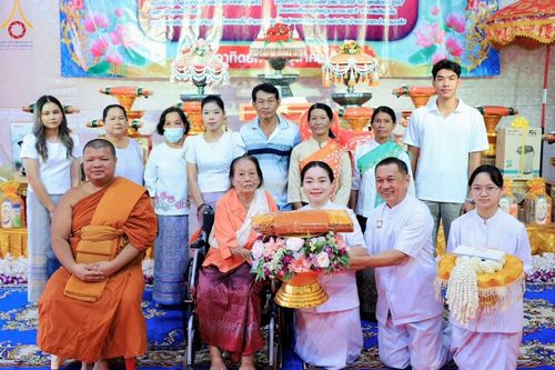 ภาพ No.179473:พิธีทอดกฐิน ณ วัดทุ่งเข็น จ.สุพรรณบุรี ในโครงการกฐินสามัคคีทั่วไทย 30,000 วัด บูชาธรรม 80 ปี หลวงพ่อธัมมชโย โดยคณะศิษยานุศิษย์วัดพระธรรมกาย วันที่ 27 ตุลาคม พ.ศ. 2567