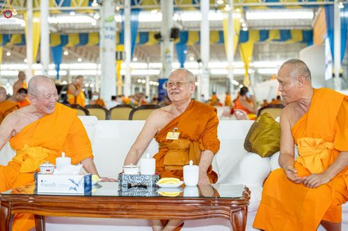 ภาพ No.235896:วันที่ 3 สิงหาคม พ.ศ. 2568 ภาพบรรยากาศ การต้อนรับปฎิสันถาร ของคณะสงฆ์ ในวันสมาธิโลก พิธีถวายมหาสังฆทาน 2,000 กว่าวัด ณ วัดพระธรรมกาย