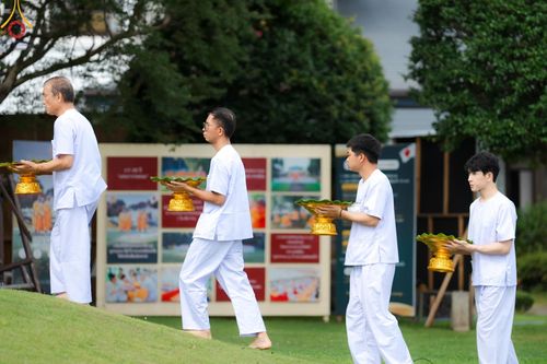 ภาพ No.147389:พิธีตัดปอยผม ขอขมา มอบบาตร ผ้าไตร โครงการปฐมอุปสมบท สมโภชอุโบสถ บูชาธรรม 80 ปี หลวงพ่อธัมมชโย ณ วัดพระธรรมกายโทชิหงิ ประเทศญี่ปุ่น วันพฤหัสบดีที่ 8 สิงหาคม พ.ศ. 2567