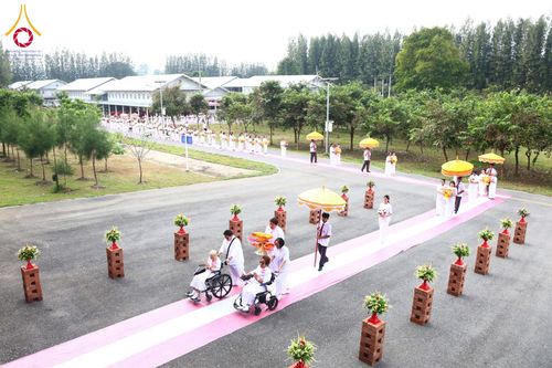 ภาพ No.174245:พิธีทอดกฐินกตัญญูบูชาธรรม ณ พระมหาเจดียทัตตชีโว ศูนย์อบรมเยาวชนกาญจนบุรี ในโครงการกฐินสามัคคีทั่วไทย 30,000 วัด บูชาธรรม 80 ปี หลวงพ่อธัมมชโย โดยคณะศิษยานุศิษย์วัดพระธรรมกาย วันที่ 9 พฤศจิกายน พ.ศ. 2567