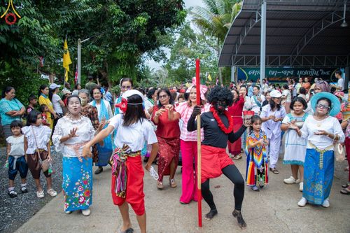 ภาพ No.98280:พิธีทอดกฐินสามัคคีทั่วไทย 5,000 วัด ณ วัดสวนสมบูรณ์  จ.ชุมพร วันเสาร์ที่ 25 พฤศจิกายน พ.ศ. 2566