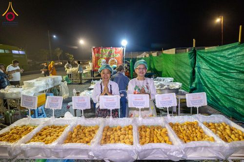 ภาพ No.199328:พิธีถวายภัตตาหารเป็นสังฆทาน แด่พระธรรมยาตรา ณ อนุสรณ์สถานบางปลา วัดบางปลา อำเภอบางเลน จังหวัดนครปฐม ในโครงการธรรมยาตรา กตัญญูบูชา มหาปูชนียาจารย์ พระมงคลเทพมุนี(สด จนฺทสโร) พระผู้ปราบมาร อนุสรณ์สถาน 7 แห่ง ปีที่ 13 วันที่ 22 มกราคม พ.ศ. 2568