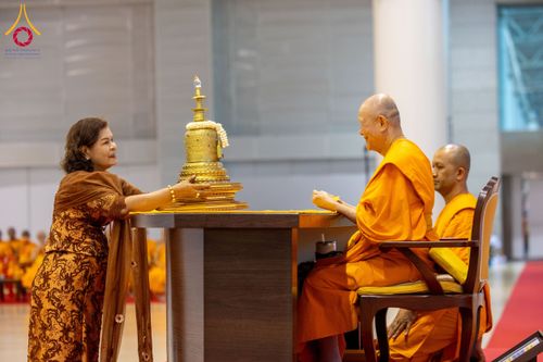 ภาพ No.209603:วันอาทิตย์ที่ 2 มีนาคม พ.ศ. 2568 พิธีภาคบ่าย สัมมนาพิเศษ, ปฏิบัติธรรม พิธีรับมอบพระบรมสารีริกธาตุ ณ สภาธรรมกายสากล วัดพระธรรมกาย