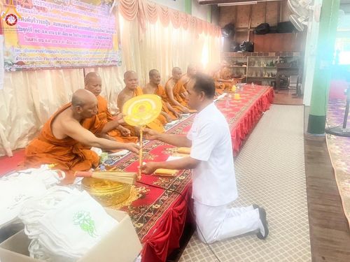 ภาพ No.169832:พิธีทอดกฐิน ณ วัดชุมนุมใน จ.ระยอง ในโครงการกฐินสามัคคีทั่วไทย 30,000 วัด บูชาธรรม 80 ปี หลวงพ่อธัมมชโย โดยคณะศิษยานุศิษย์วัดพระธรรมกาย วันที่ 26 ตุลาคม พ.ศ. 2567