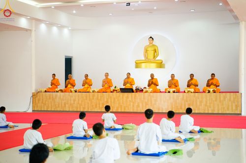 ภาพ No.134805:พิธีตัดปอยผม พิธีขอขมารับผ้าไตร พิธีบรรพชา และพิธีถวายบาตร ในโครงการบรรพชาสามเณร ฟื้นฟูพระพุทธศาสนาทั่วไทย  ณ ศูนย์ปฏิบัติธรรมและศูนย์อบรมเยาวชนเพชรบุรี ต.ท่าแลง อ.ท่ายาง จ.เพชรบุรี