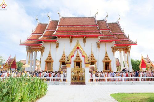 ภาพ No.260354:วันที่ 19 ตุลาคม พ.ศ. 2568 พิธีทอดกฐินสามัคคีทั่วไทย 30,000 วัด โดยคณะศิษยานุศิษย์ บูชาธรรม 81 ปี หลวงพ่อธัมมชโย ณ วัดไชยธาราราม ต.ฉลอง อ.เมืองภูเก็ต จ.ภูเก็ต