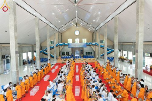 ภาพ No.86011:งานบุญครบรอบ 12 ปี ณ ศูนย์อบรมเยาวชนนครปฐม วันเสาร์ ที่ 19 สิงหาคม พ.ศ. 2566 พิธีทอดผ้าป่าบำรุงศูนย์ และพิธีเจริญพระพุทธมนต์ ฉลองหอฉันคุณยายฯ ประธานสงฆ์  พระมหาคมสัน  ธมฺมาสนฺโน ประธานบุญพิธี กัลฯสุนทรินทร์  จันทนา และคณะเจ้าภาพจังหวัดนครปฐม