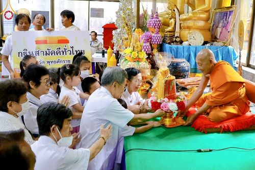 ภาพ No.173411:พิธีทอดกฐิน ณ วัดชมนิมิตร อ.พระประแดง จ.สมุทรปราการ ในโครงการกฐินสามัคคีทั่วไทย 30,000 วัด บูชาธรรม 80 ปี หลวงพ่อธัมมชโย โดยคณะศิษยานุศิษย์วัดพระธรรมกาย วันที่ 18 ตุลาคม พ.ศ. 2567