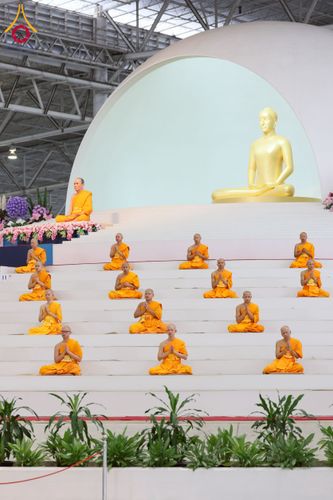 ภาพ No.258090:วันอาทิตย์ที่ 5 ตุลาคม พ.ศ. 2568 พิธีบูชาข้าวพระ ณ สภาธรรมกายสากล วัดพระธรรมกาย