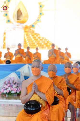ภาพ No.133784:พิธีตักบาตร ข้าวสารอาหารแห้ง ณ บ้านแก้วเรือนทองคุณยายฯ สภาธรรมกายสากล วัดพระธรรมกาย วันอาทิตย์ต้นเดือนที่ 7 เมษายน พ.ศ. 2567