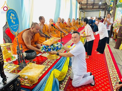 ภาพ No.182011:พิธีทอดกฐิน ณ วัดบ้านพร้าวใน จ.ปทุมธานี ในโครงการทอดกฐินสามัคคีทั่วไทย 30,000 วัด บูชาธรรม 80 ปี หลวงพ่อธัมมชโย โดยคณะศิษยานุศิษย์วัดพระธรรมกาย วันที่ 2 พฤศจิกายน พ.ศ. 2567