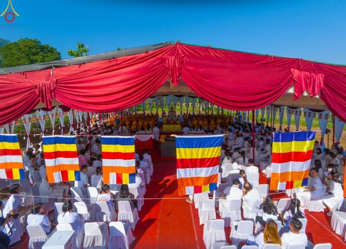 ภาพ No.104123:พิธีโปรยรัตนชาติ วางศิลาฤกษ์ สามเณรธรรมทายาทชาวอินโดนีเซียกว่า 1,000 รูป ณ มหาเจดีย์บุโรพุทโธ ประเทศอินโดนีเซีย ในวันที่ 21 ธันวาคม พ.ศ. 2566