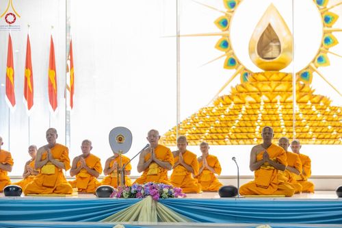 ภาพ No.207197:พิธีตักบาตร และปฏิบัติธรรมช่วงสาย ในวันมาฆบูชา วันพุธที่ 12 กุมภาพันธ์ พ.ศ. 2568 ณ วัดพระธรรมกาย จังหวัดปทุมธานี