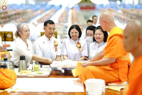ภาพ No.143144:พิธีถวายภัตตาหารเพื่อเป็นกำลังแห่งการเข้าถึงธรรม ของพระภิกษุสามเณร วัดพระธรรมกาย วันเสาร์ที่ 6 กรกฏาคม พ.ศ. 2567 ณ หอฉันคุณยายอาจารย์ วัดพระธรรมกาย จ.ปทุมธานี