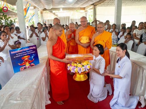 ภาพ No.96742:วัดพระธรรมกาย ร่วมบุญกฐินศรีลังกา ณ วัดศรีสุมะนะวิเวการามายะ มาตาเล เขตมาตาเล จังหวัดภาคกลาง ประเทศศรีลังกา วันที่ 16 พฤศจิกายน พ.ศ. 2566