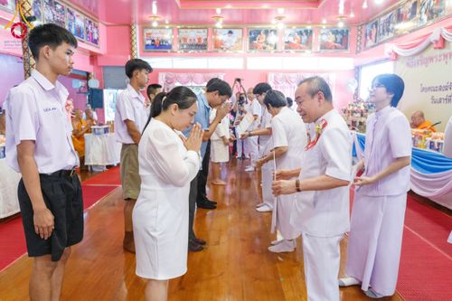 ภาพ No.197318:พิธีเจริญพระพุทธมนต์ ปฏิบัติธรรม มอบทุนการศึกษา ถวายสังฆทาน 108 วัด เพื่อถวายเป็นพุทธบูชา และขับเคลื่อนโครงการหมู่บ้านรักษาศีล 5 โดยคณะสงฆ์จังหวัดนนทบุรี คณะศิษยานุศิษย์วัดพระธรรมกาย โครงการธรรมยาตรา ปีที่ 13 ณ วัดตะเคียน อ.บางกรวย จ.นนทบุรี