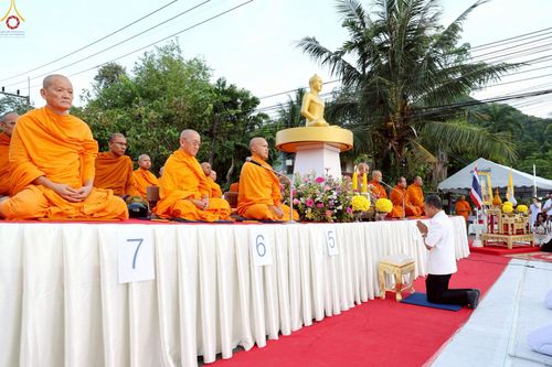 ภาพ No.235115:วันอาทิตย์ที่ 27 กรกฎาคม พ.ศ. 2568 พิธีตักบาตรพระ1,000 รูป ทำบุญเมืองพัทลุง ประธานสงฆ์ พระปริยัติวชิโรดม  เจ้าคณะจังหวัดพัทลุง ประธานฆราวาส นายรัฐศาสตร์ ชิดชู  ผู้ว่าราชการจังหวัดพัทลุง