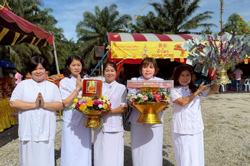 ภาพ No.257079:วันที่ 17 ตุลาคม พ.ศ. 2568 พิธีทอดกฐินสามัคคี โดยคณะศิษยานุศิษย์ บูชาธรรม 81 ปี หลวงพ่อธัมมชโย ณ วัดสระหลวง อำเภอบาลิง รัฐเคดาห์  ประเทศมาเลเซีย