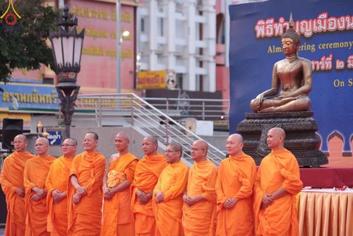 ภาพ No.126733:V.30 เต็มที่ เพื่อโคราช การเตรียมงาน ปฏิบัติงาน และเก็บงาน ของเจ้าหน้าที่หน่วยงานต่างๆ ทุกภาคส่วน เพื่อพิธีทำบุญเมืองนครราชสีมา ฉลอง 556 ปี ตักบาตรพระ 10,000 รูป ในวันเสาร์ที่ 2 มีนาคม พ.ศ.2567 ณ อนุสาวรีย์ท้าวสุรนารี จ.นครราชสีมา จัดโดย คณะสงฆ์จังหวัดนค