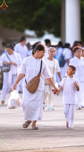 ภาพ No.143356:พิธีตักบาตร ข้าวสารอาหารแห้ง ณ บ้านแก้วเรือนทองคุณยายฯ และ พิธีบูชาข้าวพระ  ณ สภาธรรมกายสากล วัดพระธรรมกาย วันอาทิตย์ที่ 7 กรกฎาคม พ.ศ. 2567