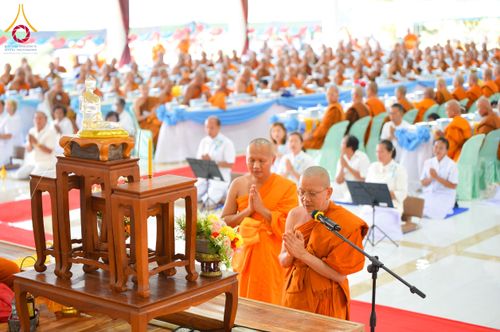 ภาพ No.175538:พิธีถวายมหาสังฆทาน 348 วัด ฉลองครบรอบ 8 ปี ธุดงค์สถานอำนาจเจริญ บูชาธรรม 80 ปี หลวงพ่อธัมมชโย วันที่ 17 พฤศจิกายน พ.ศ. 2567