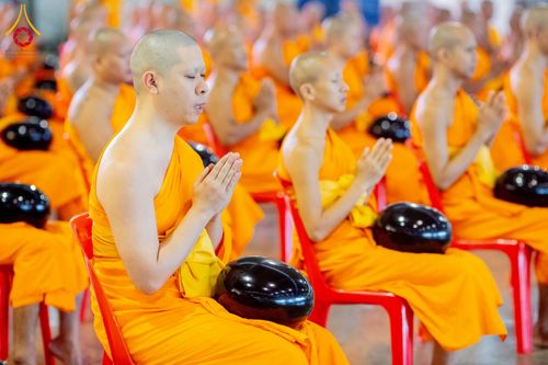 ภาพ No.223304:วันวิสาขบูชา วันอาทิตย์ที่ 11 พฤษภาคม พ.ศ. 2568 พิธีตักบาตร และปฎิบัติธรรม ณ สภาธรรมกายสากล วัดพระธรรมกาย