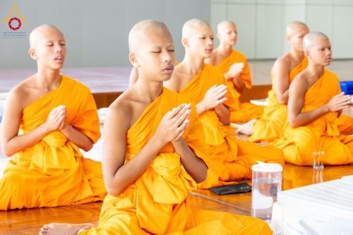 ภาพ No.271073:วันพุธที่ 20 พฤศจิกายน พ.ศ.2568 (วันพระ แรม 15 ค่ำ เดือน 12) พิธีบุพเปตพลี ครั้งที่ 173 ร่วมอุทิศบุญแด่หมู่ญาติที่ล่วงลับไปแล้ว และสืบทอดอายุพระพุทธศาสนา ณ หอฉันคุณยายอาจารย์ฯ วัดพระธรรมกาย