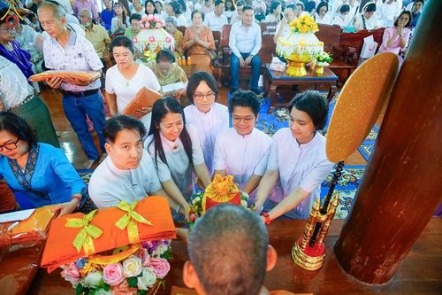 ภาพ No.170605:พิธีทอดกฐิน ณ วัดคุ้งกร่างภาราม ต.บางตลาด อ.คลองเขื่อน จ.ฉะเชิงเทรา ในโครงการกฐินสามัคคีทั่วไทย 30,000 วัด บูชาธรรม 80 ปี หลวงพ่อธัมมชโย โดยคณะศิษยานุศิษย์วัดพระธรรมกาย วันที่ 27 ตุลาคม พ.ศ. 2567