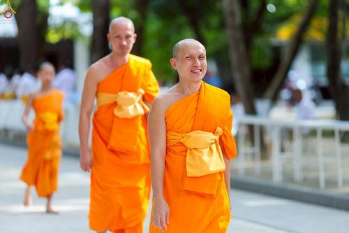 ภาพ No.250598:วันอังคารที่ 7 ตุลาคม พ.ศ. 2568 พิธีมหาปวารณาออกพรรษา ณ โบสถ์พระไตรปิฎก วัดพระธรรมกาย