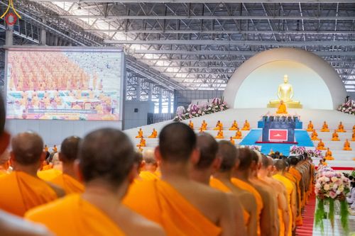 ภาพ No.123143:พระธรรมยาตรารับประกาศนียบัตร และพระของขวัญ ในวันอาทิตย์ต้นเดือนที่ 4 กุมภาพันธ์ พ.ศ.2567 ณ สภาธรรมกายสากล วัดพระธรรมกาย