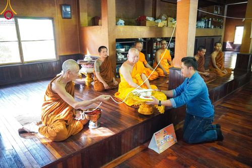 ภาพ No.98194:พิธีทอดกฐินสมทบวัดกัลยาณมิตร วัดป่าพระทัมเทพวง สปป.ลาว หลวงปู่สุวันคำ จันทสาโร วันที่ 23 พฤศจิกายน พ.ศ. 2566