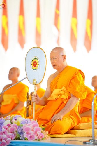 ภาพ No.243440:วันที่ 7 กันยายน พ.ศ. 2568 พิธีตักบาตร ข้าวสารอาหารแห้ง ในวันครูผู้ค้นพบวิชชาธรรมกาย ณ บ้านแก้วเรือนทองคุณยายฯ สภาธรรมกายสากล วัดพระธรรมกาย