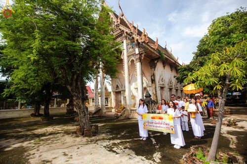 ภาพ No.164967:พิธีทอดกฐิน ณ วัดกลางเกาะระกำ ต.บ้านสร้าง อ.บางปะอิน จ.พระนครศรีอยุธยา ในโครงการกฐินสามัคคีทั่วไทย 30,000 วัด บูชาธรรม 80 ปี หลวงพ่อธัมมชโย โดยคณะศิษยานุศิษย์วัดพระธรรมกาย วันที่ 20 ตุลาคม พ.ศ. 2567