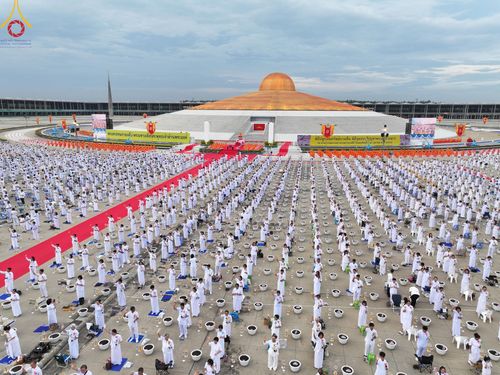 ภาพ No.160384:พิธีปลูกต้นทรัพย์บานชื่น ณ ลานธรรม พระมหาธรรมกายเจดีย์ วัดพระธรรมกาย จ.ปทุมธานี วันพฤหัสบดีที่ 10 ตุลาคม พ.ศ. 2567