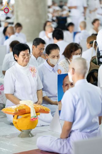 ภาพ No.62693:พิธีขอขมามอบผ้าไตร ในโครงการอุปสมบทหมู่ บูชาธรรมหลวงพ่อธัมมชโย พ.ศ.2567  โครงการอุปสมบทหมู่ธรรมทายาท ระดับอุดมศึกษา รุ่นที่51 (ภาคฤดูร้อน) โครงการบวชพระนานาชาติ AEC และ WAB รุ่นผู้บริหาร(รุ่นที่2) ณ ลานธรรม พระมหาธรรมกายเจดีย์ วันที่ 13 เมษายน พ.ศ. 2567