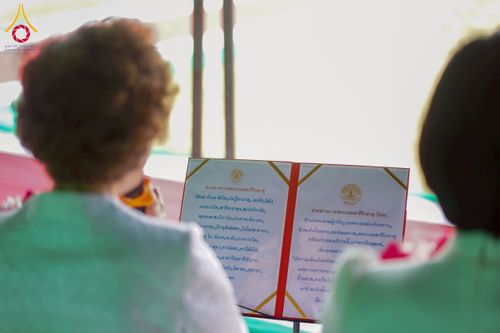 ภาพ No.255433:วันที่ 13 ตุลาคม พ.ศ. 2568 พิธีบรรจุพระบรมสารีริกธาตุ ผูกผ้า 7 สี เพื่อความเป็นสิริมงคล  และ ยกช่อฟ้า ประดิษฐานบนหลังคาอุโบสถวัดทุ่งเจริญธรรม ถวายบูชาธรรม 81 ปี หลวงพ่อธัมมชโย โดยคณะศิษยานุศิษย์ ณ วัดทุ่งเจริญธรรม อ.อมก๋อย จ.เชียงใหม่