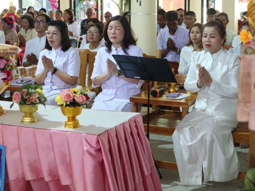 ภาพ No.177117:พิธีทอดกฐิน ณ วัดสะพาน ต.ลำคอหงษ์ อ.โนนสูง จ.นครราชสีมา ในโครงการทอดกฐินสามัคคีทั่วไทย 30,000 วัด บูชาธรรม 80 ปี หลวงพ่อธัมมชโย โดยคณะศิษยานุศิษย์วัดพระธรรมกาย วันที่ 9 พฤศจิกายน พ.ศ. 2567