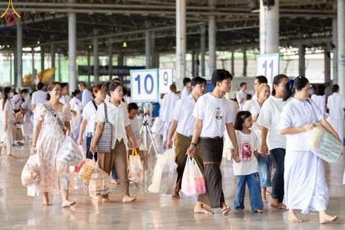 ภาพ No.136526:พิธีตักบาตร พิธีบูชาข้าวพระ ในวันอาทิตย์ต้นเดือนที่ 5 พฤษภาคม พ.ศ. 2567 ณ วัดพระธรรมกาย จ.ปทุมธานี