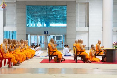 ภาพ No.59190:พิธีเจริญพระพุทธมนต์ ถวายภัตตาหารเป็นสังฆทาน เนื่องในวาระอายุวัฒนมงคล 80 ปี หลวงพ่อธัมมชโย ณ สภาธรรมกายสากล วัดพระธรรมกาย วันพุธที่ 24 เมษายน พ.ศ.2567