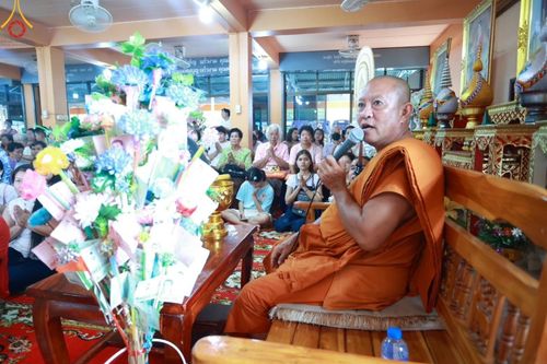 ภาพ No.168317:พิธีทอดกฐิน ณ วัดบางม่วง จ.นนทบุรี ในโครงการกฐินสามัคคีทั่วไทย 30,000 วัด บูชาธรรม 80 ปี หลวงพ่อธัมมชโย โดยคณะศิษยานุศิษย์วัดพระธรรมกาย วันที่ 20 ตุลาคม พ.ศ. 2567