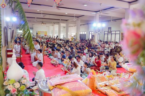 ภาพ No.253363:วันที่ 12 ตุลาคม พ.ศ. 2568 พิธีทอดกฐินสามัคคีทั่วไทย 30,000 วัด โดยคณะศิษยานุศิษย์ บูชาธรรม 81 ปี หลวงพ่อธัมมชโย ณ วัดบางน้ำผึ้งนอก อ.พระประแดง จ.สมุทรปราการ