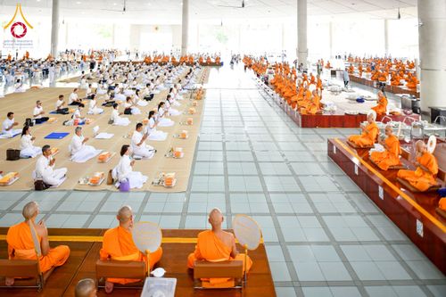 ภาพ No.226490:วันที่ 26 พฤษภาคม พ.ศ. 2568 พิธีบุพเปตพลี ครั้งที่ 164 ร่วมอุทิศบุญแด่หมู่ญาติที่ล่วงลับไปแล้ว และสืบทอดอายุพระพุทธศาสนา ณ หอฉันคุณยายอาจารย์ฯ วัดพระธรรมกาย